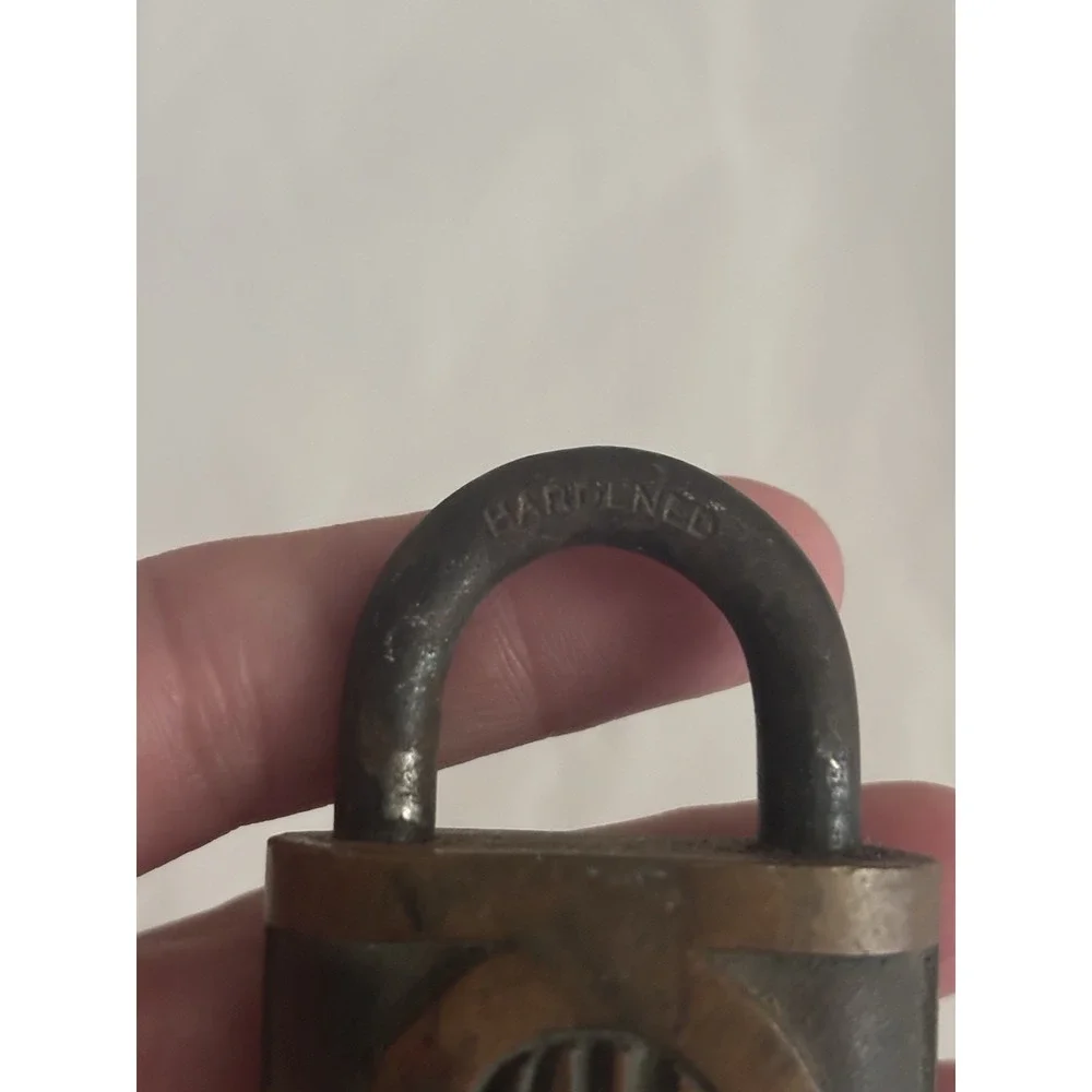 YALE Padlock With Original Key Works Vintage Brass Lock USA 2.5